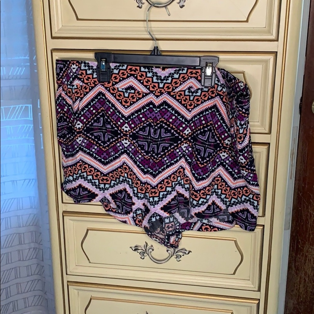 Elastic waist shorts